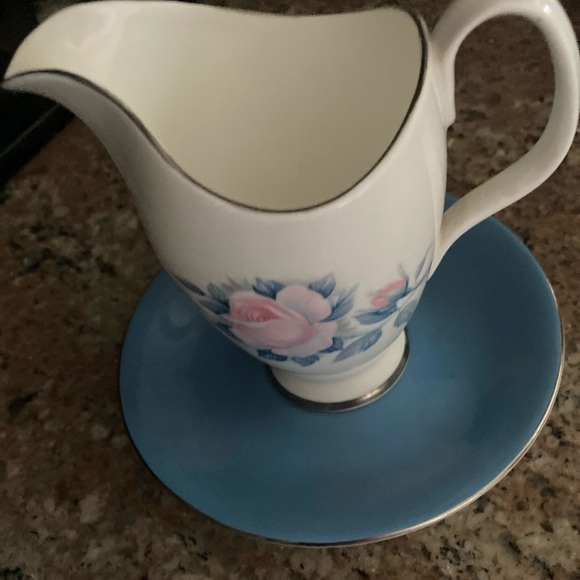 Royal Albert Sorrento milk cream jug and saucer - Picture 4 of 11